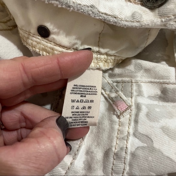 Free People Icing Washed Cut Off Shorts Gray Pink Size 28 Hi Low Hem - Picture 6 of 8